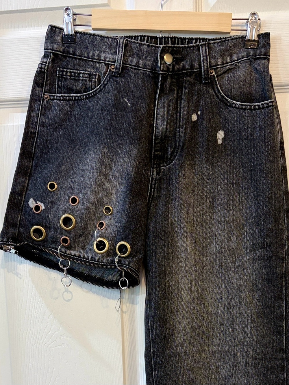 NWT Oli & Hali Black Wash Distressed Zipper Leg Jeans with Gold & Copper Grommet - Picture 3 of 14